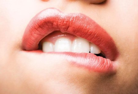 Женские губы