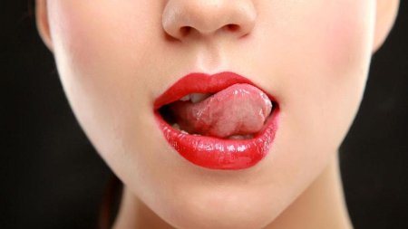 Женские губы