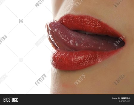 Возбужденные женские губы