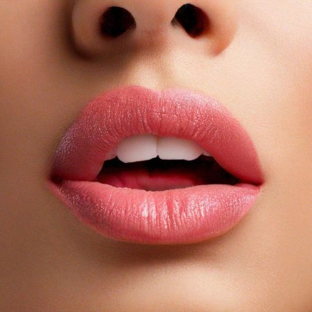 Красивые женские губы