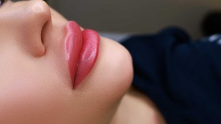 Губы бантиком