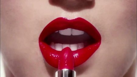 Накрашенные губы