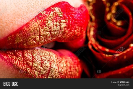 Чувственные губы женщины
