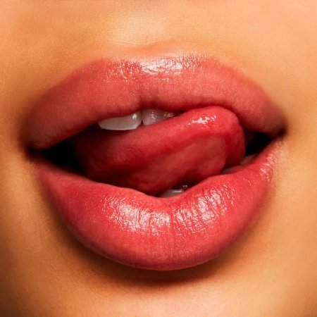 Губы естественные