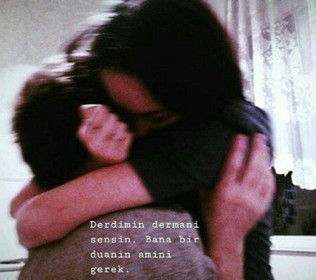 Парень с девушкой обнимаются без лица