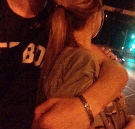 Девушка с русыми волосами с парнем