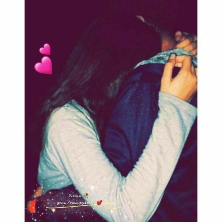 Девушка с темными волосами с парнем