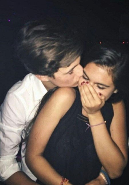 Девушка с каре с парнем