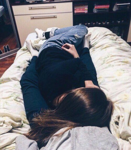 Парень и девушка безлицо