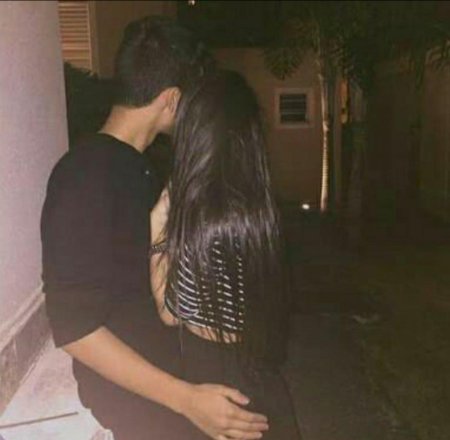 Девушка с черными волосами с парнем