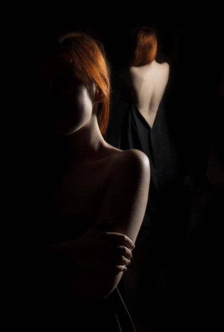 Женщина в темноте