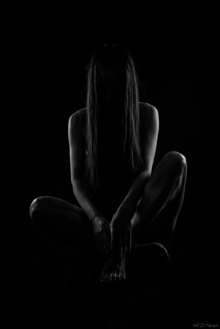 Красивая тень девушки