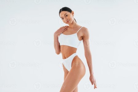 Тело в нижнем белье