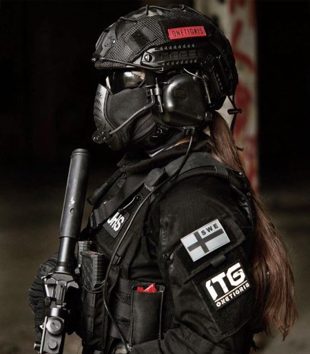 Девушки в спецназе