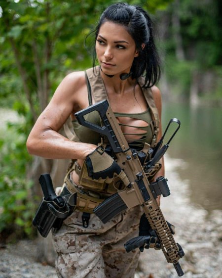 Женщина с оружием