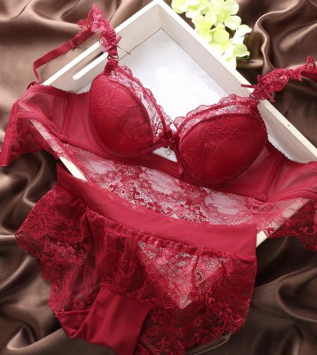 Красное нижнее белье женское