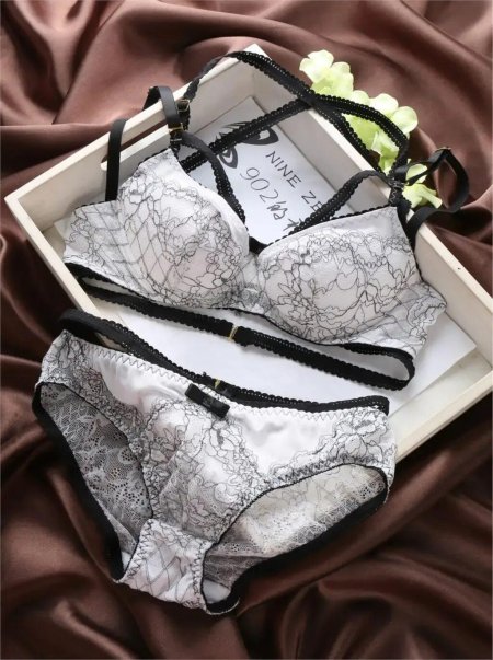 Комплект белья женского