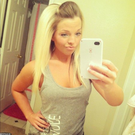 Блондинка селфи