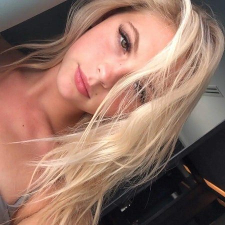 Джордин Джонс селфи