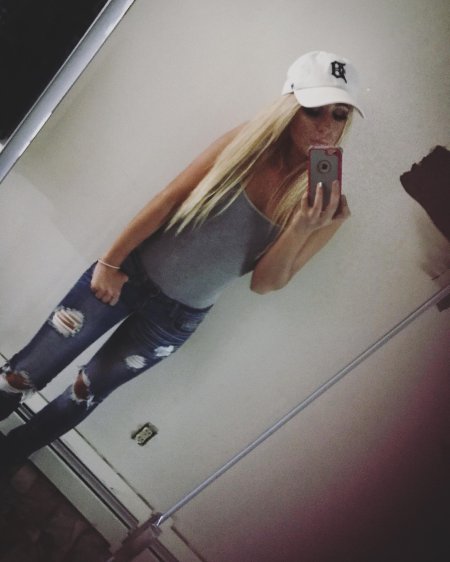 Блондинка селфи