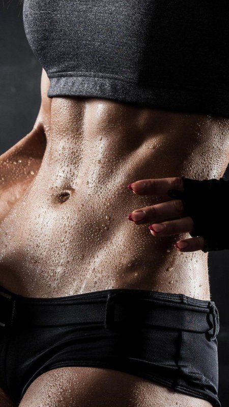 Красивый женский пресс