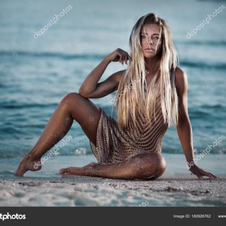 Дамы на пляже