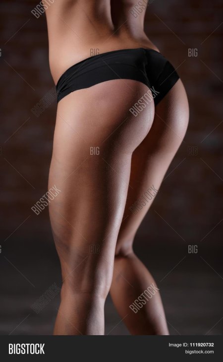 Женские ягодицы крупным планом фото