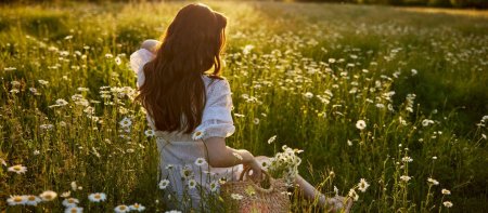 Девушка на лугу