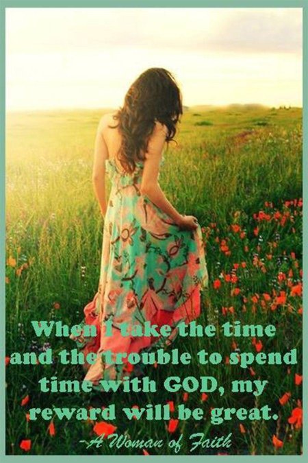 Девушка в цветочном поле