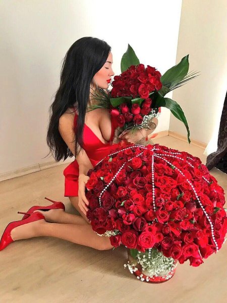 Девушка с розой