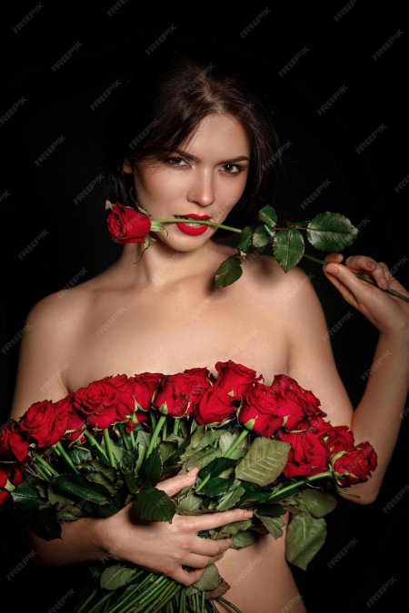 Девушка с розами без лица