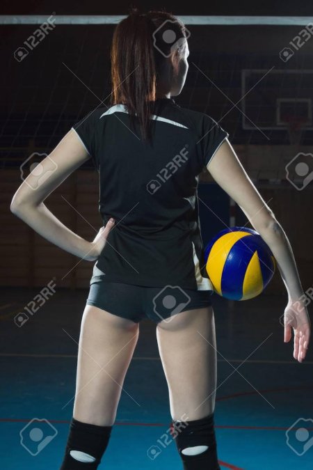 Волейболистка спиной