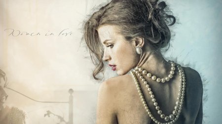 Бусы на женщине