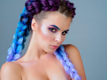 Голые девчонки с косичками