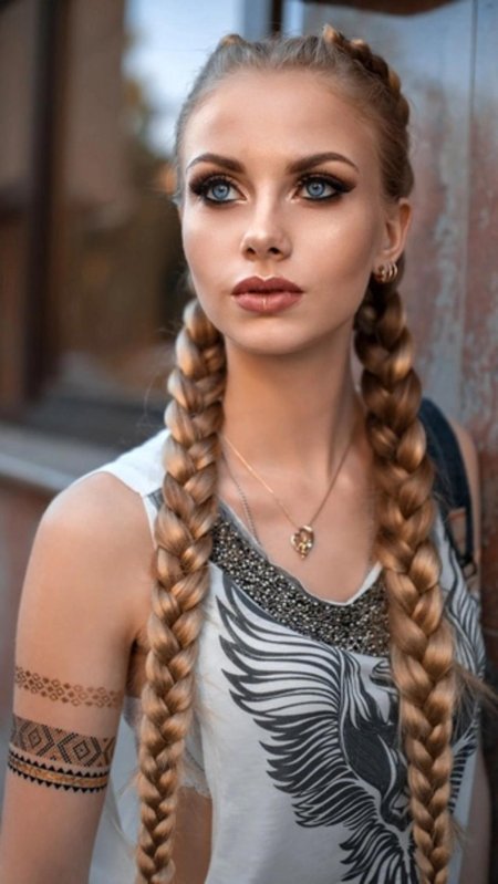 Прически с косичками