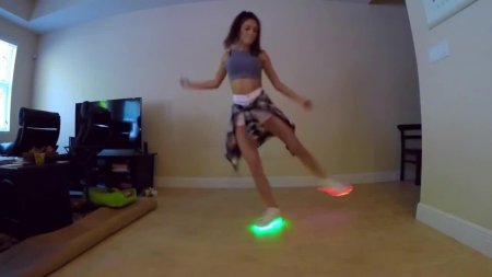 Девушки танцуют Shuffle