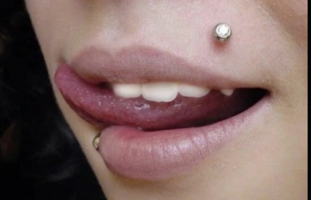 Лабрет губа Монро медуза