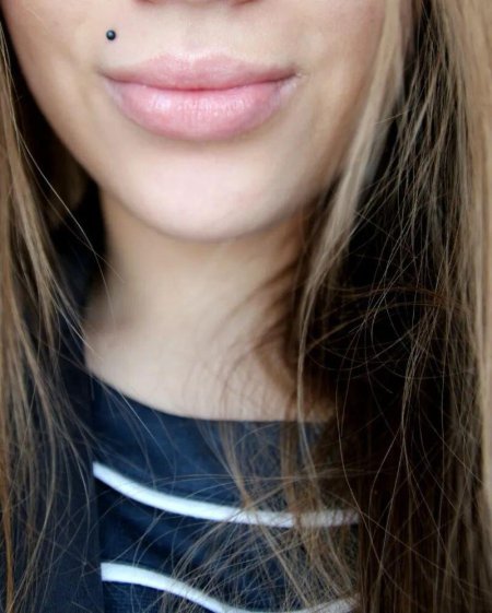 Лабрет губа Монро медуза