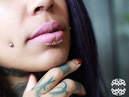 Лабрет губа Монро медуза