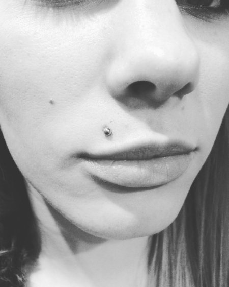 Лабрет губа Монро медуза