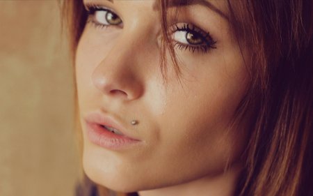 Красивые девушки с пирсингом