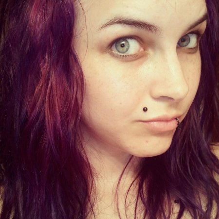 Пирсинг над губой