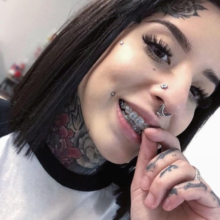 Красивые девушки с пирсингом