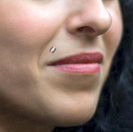 Прокол на губах