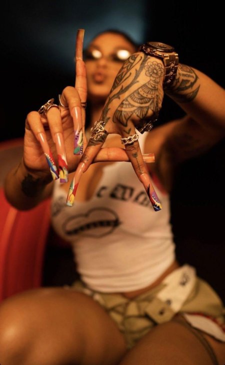 Ногти длинные