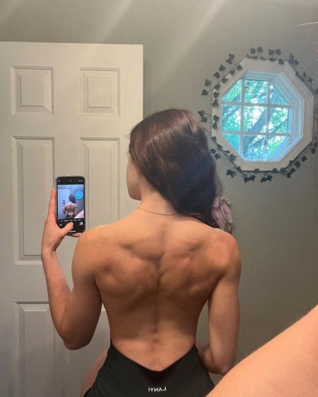 Тело худой девушки