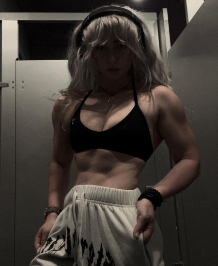 Девушка с мышцами