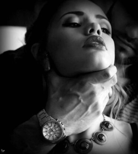 Послушная девушка