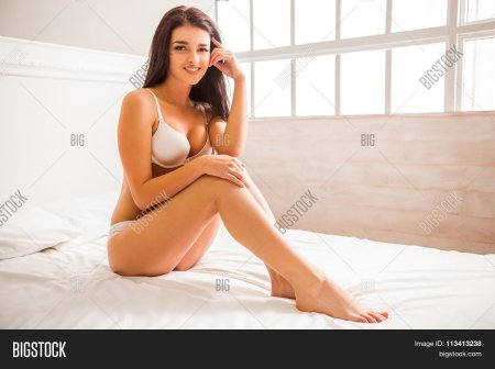 Young-beautiful-girl-posing-nude White Wall