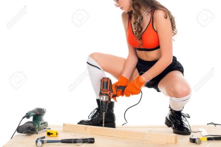 Электроинструмент и девушки